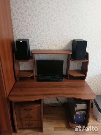 Компьютерный стол