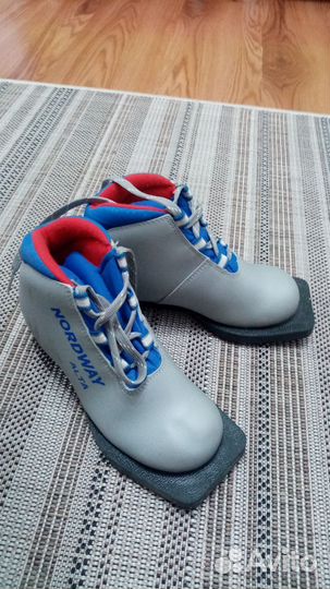 Лыжные ботинки