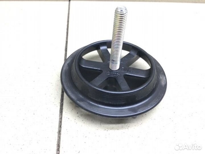 Болт крепления запасного колеса Kia Ceed универсал
