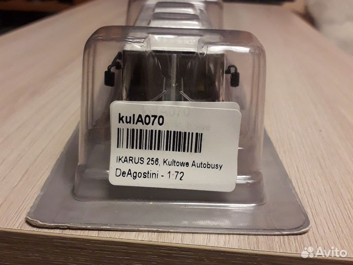 Модель автомобиля 1:72