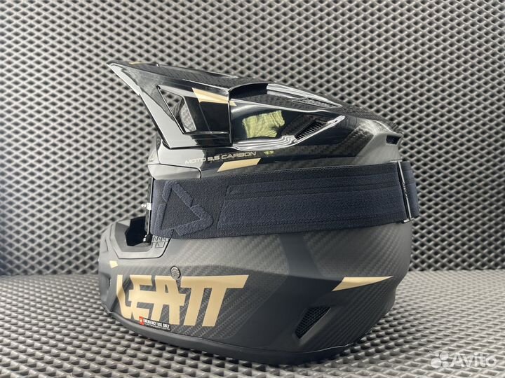 Кроссовый шлем Leatt 9.5 Carbon