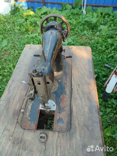 Швейная машина Подольск на станине