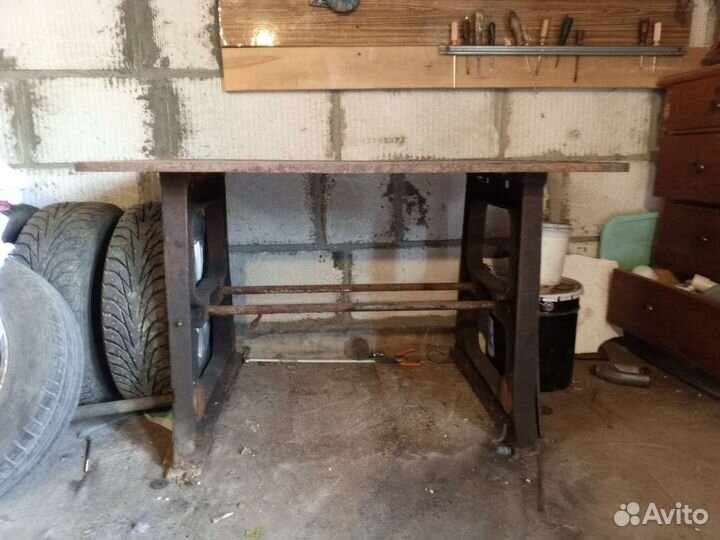 Стол металлический