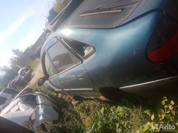 Усилитель бампера передний Renault Laguna