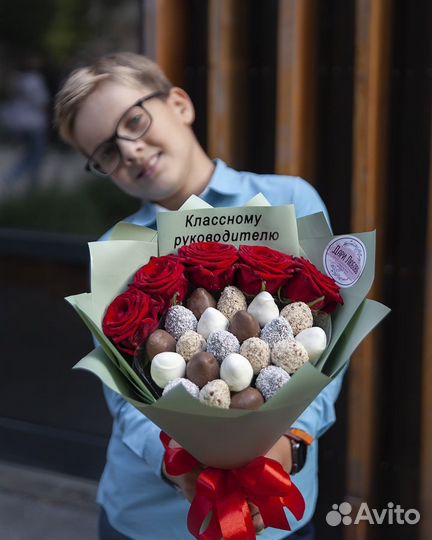 Яркая роза Вкусная клубника