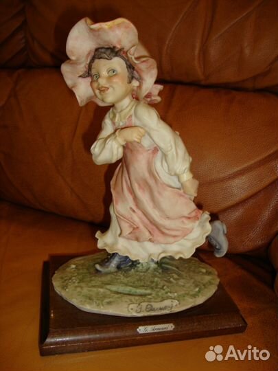 Статуэтка G Armani Каподимонте Девочка