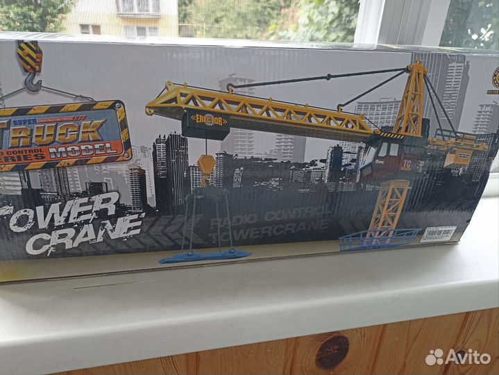 Подъемный кран игрушка