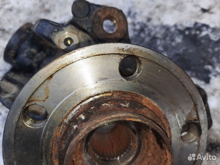 Поворотный кулак правый VW Polo sedan, Skoda Rapid