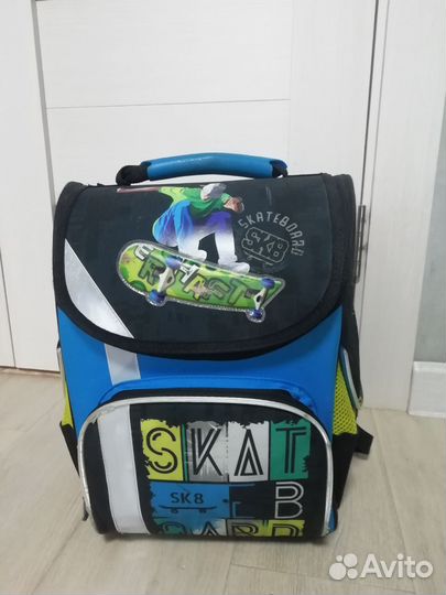 Рюкзак, портфель школьный для мальчика 1-4 класс