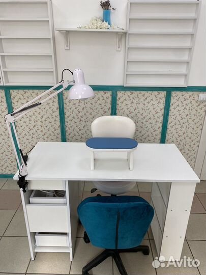 Стол и стулья