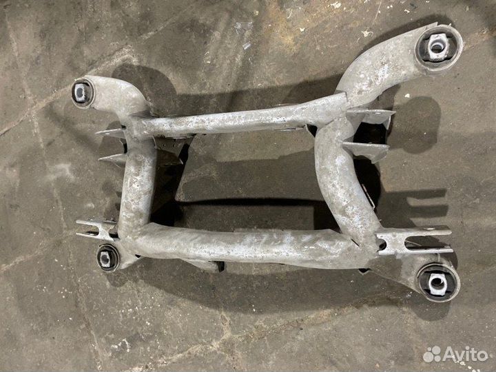 Подрамник задний Bmw 535I E39 M62B35 1997