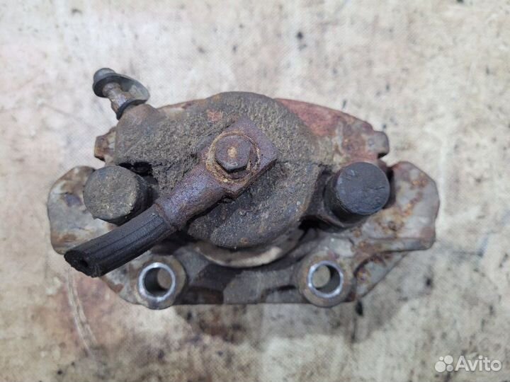 Суппорт передний левый Opel Vectra 86 C18NZ 1991