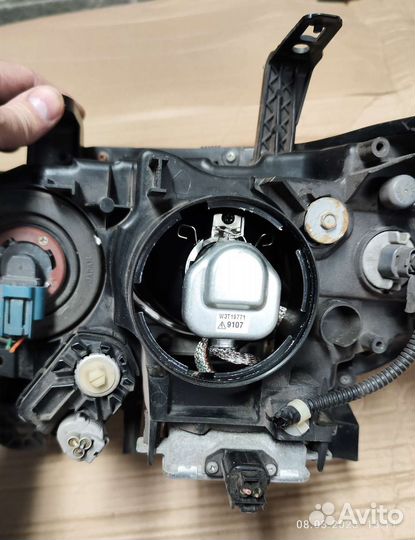 Honda zest, фара передняя правая, ксенон