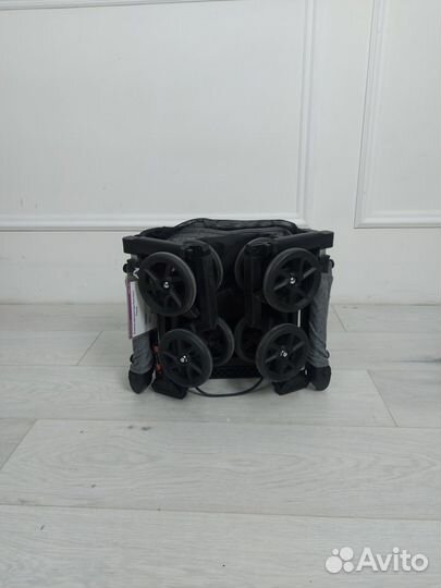 Компактная детская коляска для путешествий