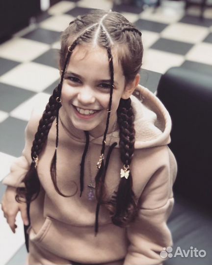 Обучение мамочек плетению кос