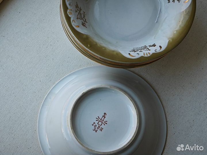 Фарфоровые тарелки