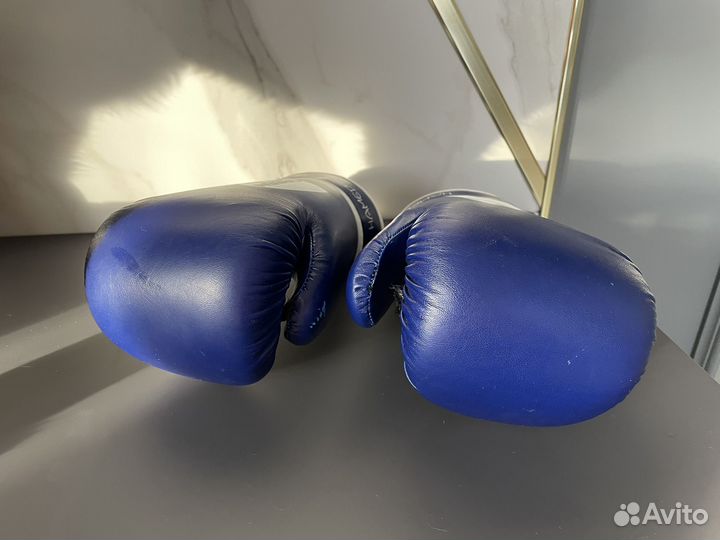 Боксерские перчатки