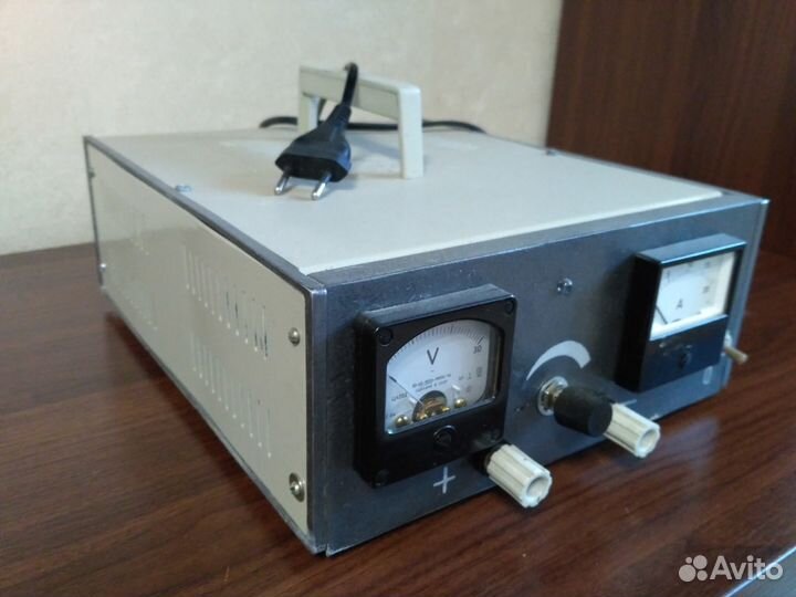 Зарядное для аккумуляторов на 12В до 10 Ампер