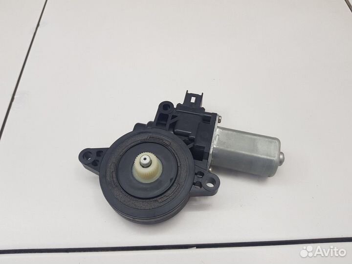 Моторчик стеклоподъемника задний левый