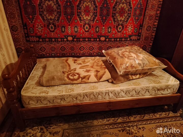 Кровать