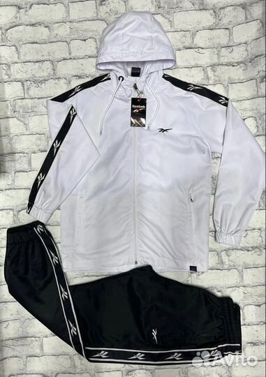 Спортивный костюм Reebok