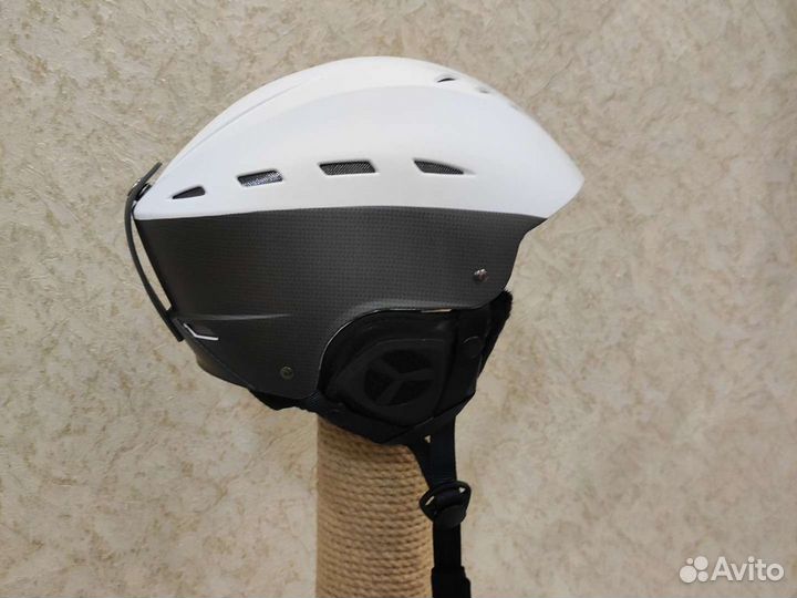 Горнолыжный шлем