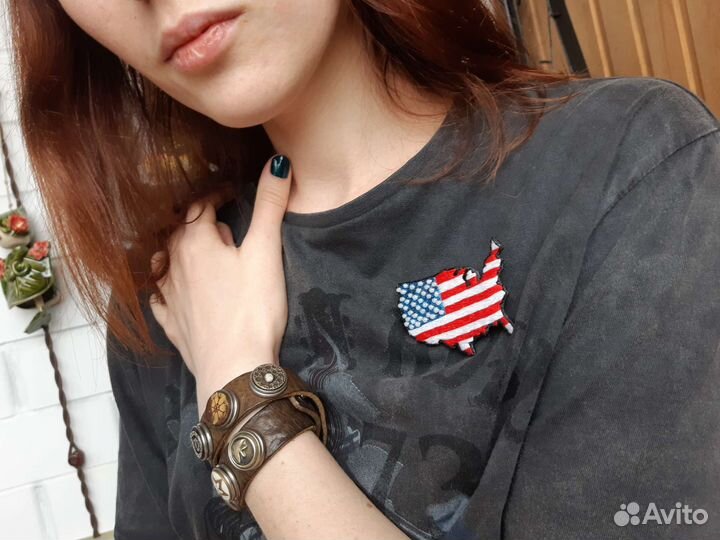 Брошь вышитая ручной работы Американский флаг