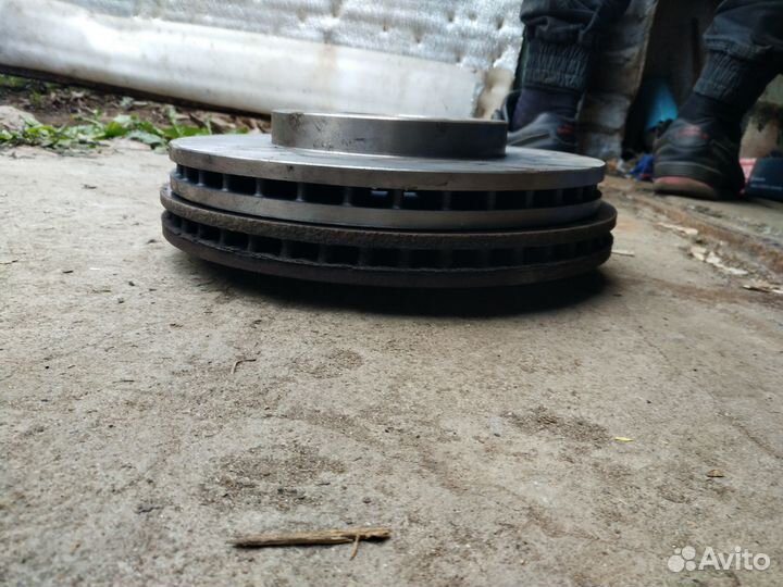 Тормозной диск передний Marshall M2000446