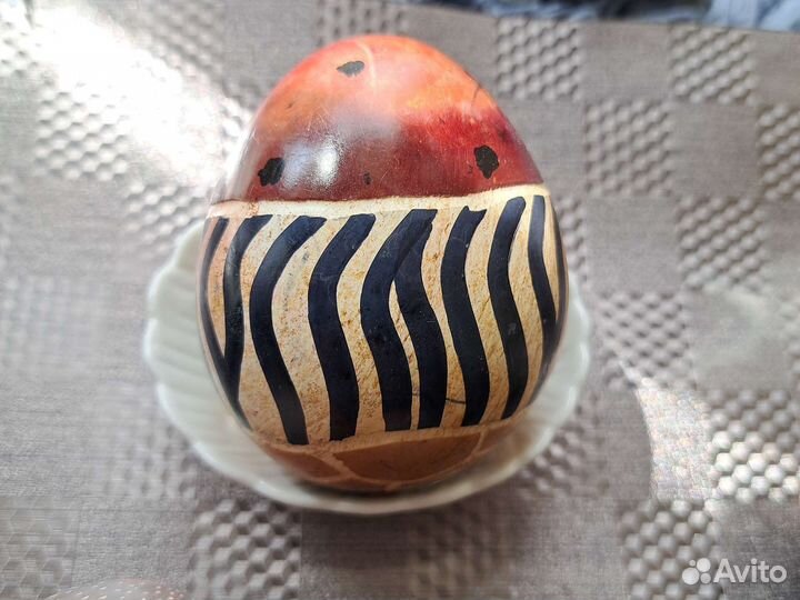 Яйцо из натурального камня