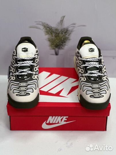 Кроссовки Nike Air Max Tn Plus