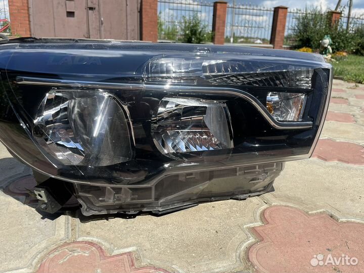 Передняя правая фара лада веста