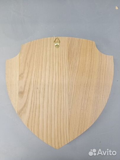 Деревянное панно с подковой