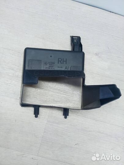 Воздуховод (дефлектор) радиатора правый нижний BMW