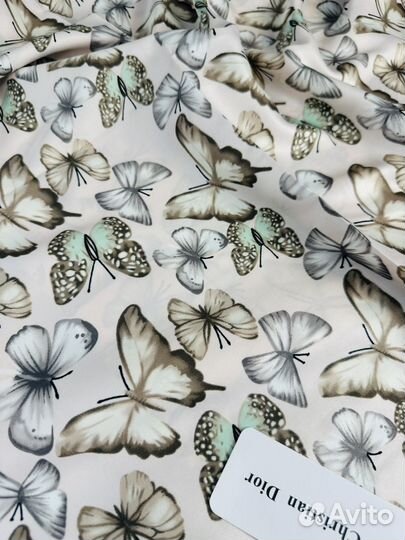 Розовый шелковый платок Dior