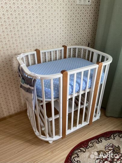 Детская кроватка с маятником