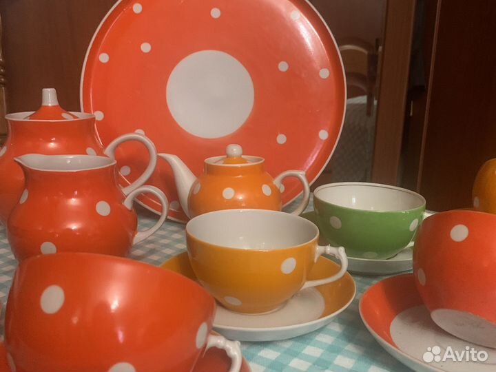 Продается сервиз в горошек Дулево