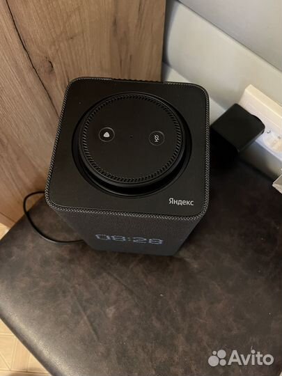 Яндекс станция Макс с часами