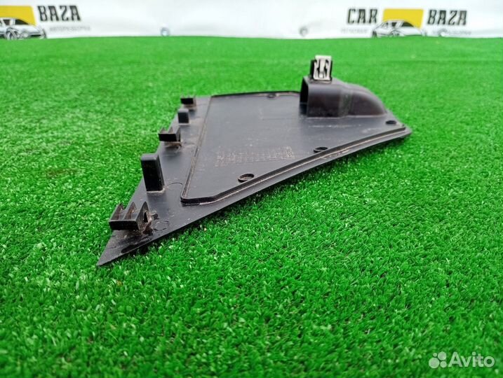 Крышка блока предохранителей Ford Mustang