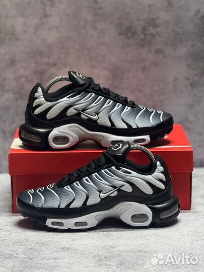 Кроссовки Nike AIR MAX Tn plus