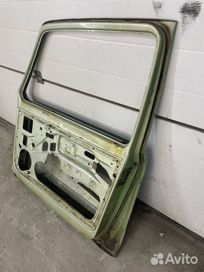 Передняя правая дверь VW Golf 1 Mk1