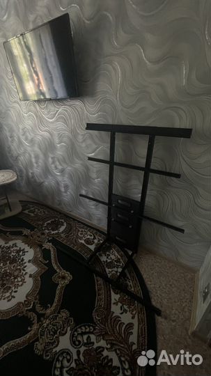 Стеклянная тумба тв
