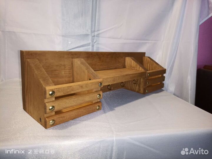 Ключница с полкой