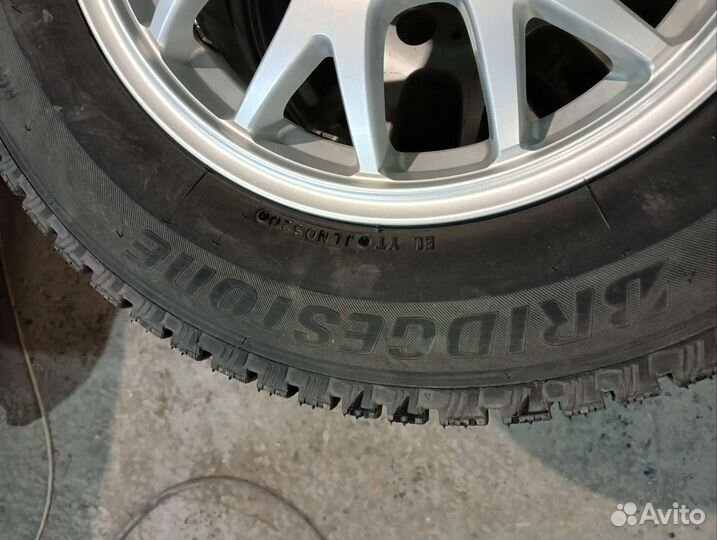 Bridgestone Blizzak Spike-01 205/70 R15 96T