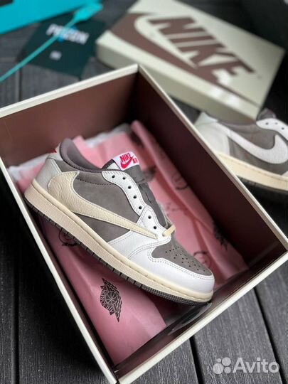 Nike Air Jordan 1 travis Scott (42)