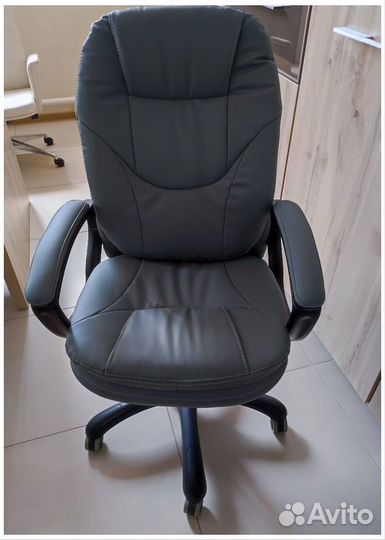 Офисное кресло