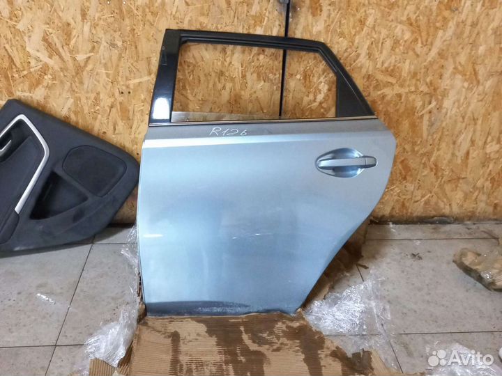 Дверь задняя левая toyota auris E 180