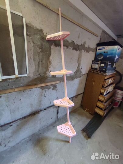 Угловая полка для ванной комнаты