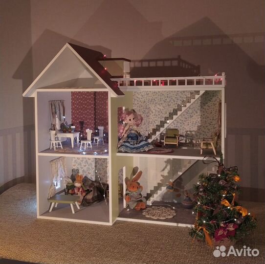 Деревянный кукольный домик новый