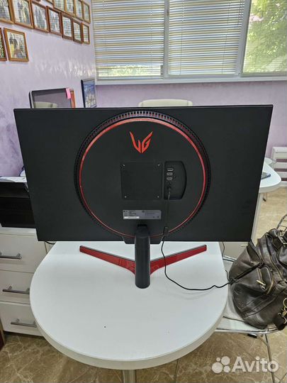 Монитор LG UltraGiar 32 дюйма