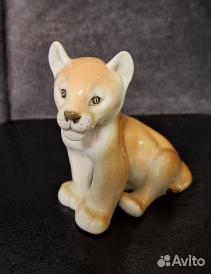 Фарфоровая статуэтка 